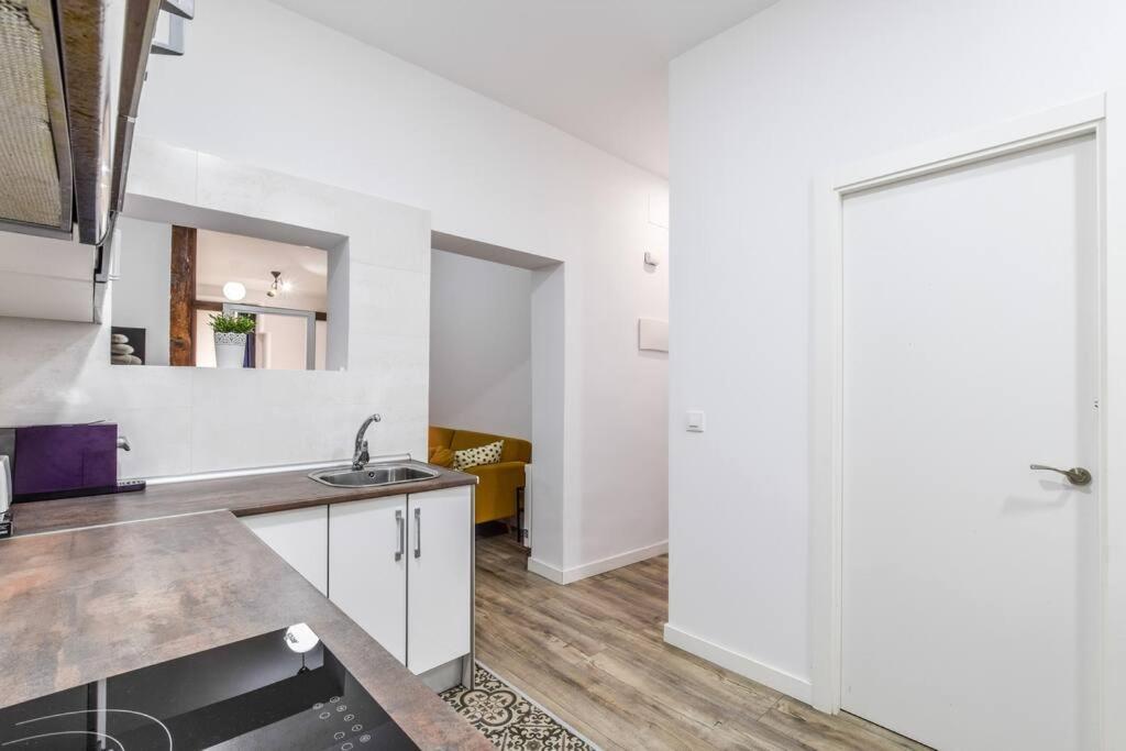 Unique Flat La Latina * Billiard & Darts Apartment Madrid Luaran gambar